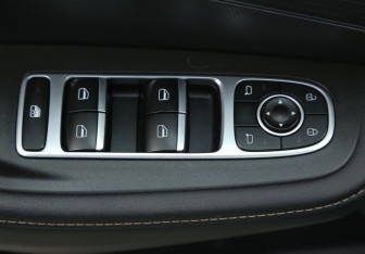 Подержанный автомобиль Omoda C5 2023 года (17 фото)