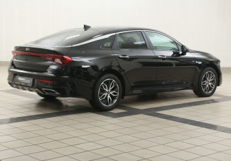 Подержанный автомобиль Kia K5 2020 года (4 фото)