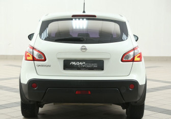 Подержанный автомобиль Nissan Qashqai 2012 года (3 фото)