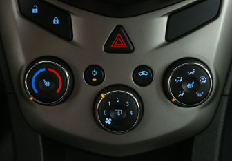 Подержанный автомобиль Chevrolet Aveo Sedan 2012 года (18 фото)