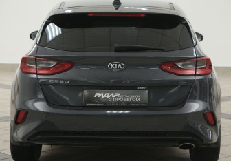 Подержанный автомобиль Kia Ceed Hatchback 2019 года (3 фото)
