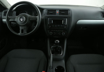 Подержанный автомобиль Volkswagen Jetta Sedan 2011 года (12 фото)