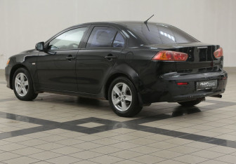Подержанный автомобиль Mitsubishi Lancer Sedan 2008 года (2 фото)