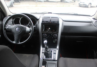 Подержанный автомобиль Suzuki Grand Vitara 2010 года (15 фото)