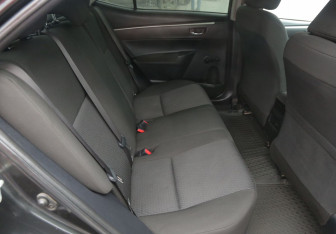Подержанный автомобиль Toyota Corolla Sedan 2013 года (11 фото)