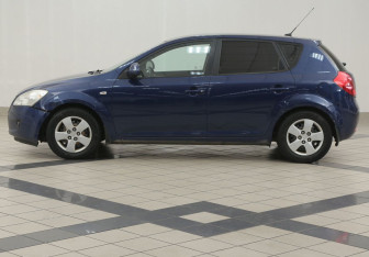 Подержанный автомобиль Kia Ceed Hatchback 2009 года (7 фото)