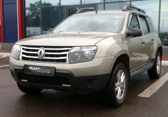 Подержанный автомобиль Renault Duster 2013 года (3 фото)