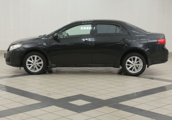 Подержанный автомобиль Toyota Corolla Sedan 2008 года (7 фото)