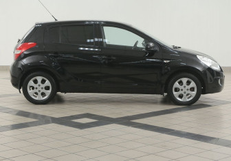 Подержанный автомобиль Hyundai i20 2010 года (5 фото)
