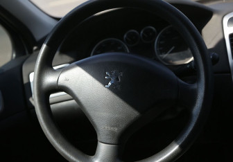 Подержанный автомобиль Peugeot 307 Hatchback 2005 года (16 фото)