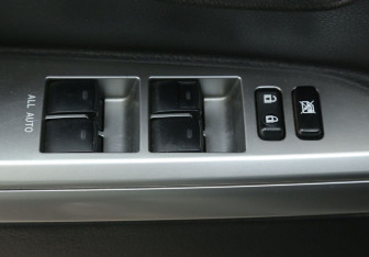 Подержанный автомобиль Toyota Land Cruiser Suv 2013 года (20 фото)