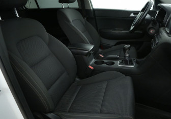 Подержанный автомобиль Kia Sportage 2016 года (10 фото)