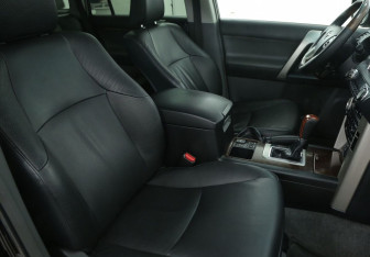 Подержанный автомобиль Toyota Land Cruiser Prado 2011 года (10 фото)
