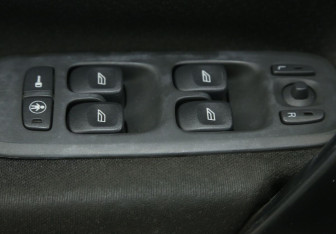 Подержанный автомобиль Volvo S60 2002 года (18 фото)