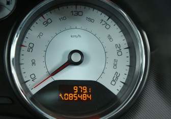 Подержанный автомобиль Peugeot 308 Hatchback 2012 года (19 фото)