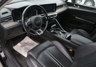 Подержанный автомобиль Kia K5 2021 года (13 фото)
