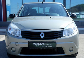 Подержанный автомобиль Renault Sandero 2012 года (2 фото)