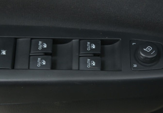 Подержанный автомобиль Opel Antara 2008 года (17 фото)