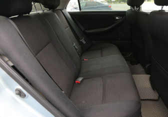 Подержанный автомобиль Toyota Corolla Sedan 2006 года (11 фото)