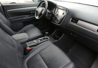Подержанный автомобиль Mitsubishi Outlander 2012 года (9 фото)