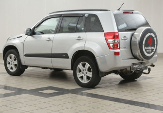 Подержанный автомобиль Suzuki Grand Vitara 2006 года (2 фото)
