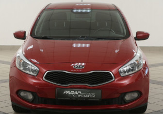 Подержанный автомобиль Kia Ceed Hatchback 2013 года (6 фото)