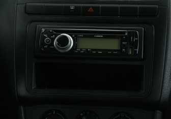 Подержанный автомобиль Volkswagen Polo Sedan 2014 года (13 фото)