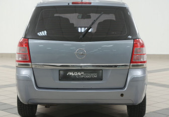 Подержанный автомобиль Opel Zafira Compactvan 2008 года (3 фото)