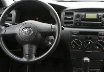 Подержанный автомобиль Toyota Corolla Sedan 2006 года (14 фото)