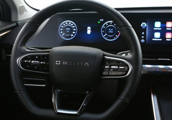 Подержанный автомобиль Omoda C5 2023 года (13 фото)