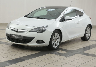 Подержанный автомобиль Opel Astra Hatchback 2012 года (8 фото)