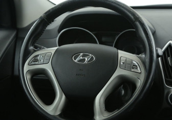 Подержанный автомобиль Hyundai ix35 2013 года (16 фото)