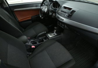 Подержанный автомобиль Mitsubishi Lancer Sedan 2008 года (9 фото)
