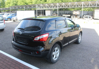 Подержанный автомобиль Nissan Qashqai 2012 года (7 фото)