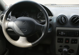 Подержанный автомобиль Renault Logan Sedan 2006 года (14 фото)