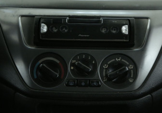 Подержанный автомобиль Mitsubishi Lancer Sedan 2006 года (13 фото)