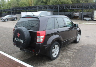 Подержанный автомобиль Suzuki Grand Vitara 2010 года (6 фото)