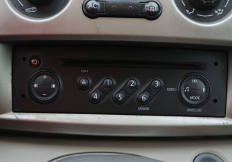 Подержанный автомобиль Renault Scenic 2006 года (15 фото)