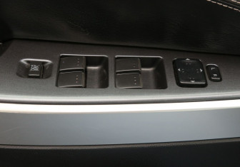 Подержанный автомобиль Mazda CX-7 2008 года (16 фото)