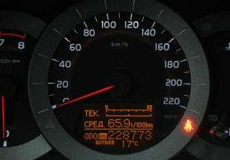 Подержанный автомобиль Toyota RAV4 2011 года (19 фото)