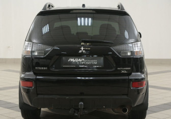 Подержанный автомобиль Mitsubishi Outlander 2011 года (3 фото)