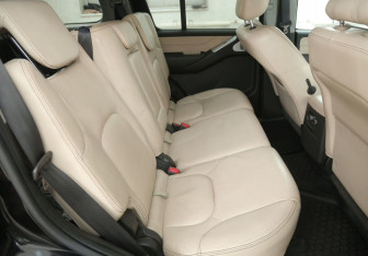 Подержанный автомобиль Nissan Pathfinder 2008 года (11 фото)