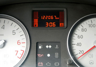 Подержанный автомобиль Renault Sandero 2012 года (17 фото)