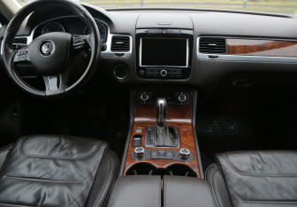 Подержанный автомобиль Volkswagen Touareg 2012 года (13 фото)