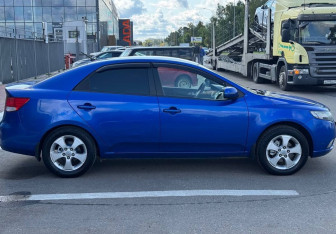 Подержанный автомобиль Kia Cerato Sedan 2010 года (4 фото)