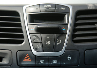Подержанный автомобиль Renault Laguna Wagon 2008 года (17 фото)