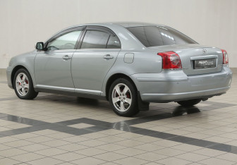 Подержанный автомобиль Toyota Avensis Sedan 2008 года (2 фото)