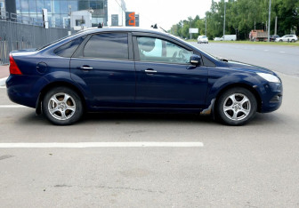Подержанный автомобиль Ford Focus Sedan 2008 года (7 фото)