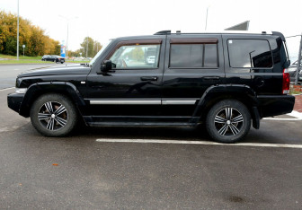 Подержанный автомобиль Jeep Commander 2007 года (8 фото)