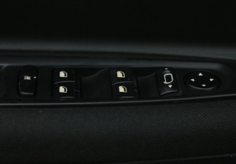 Подержанный автомобиль Citroen C4 Hatchback 2010 года (18 фото)